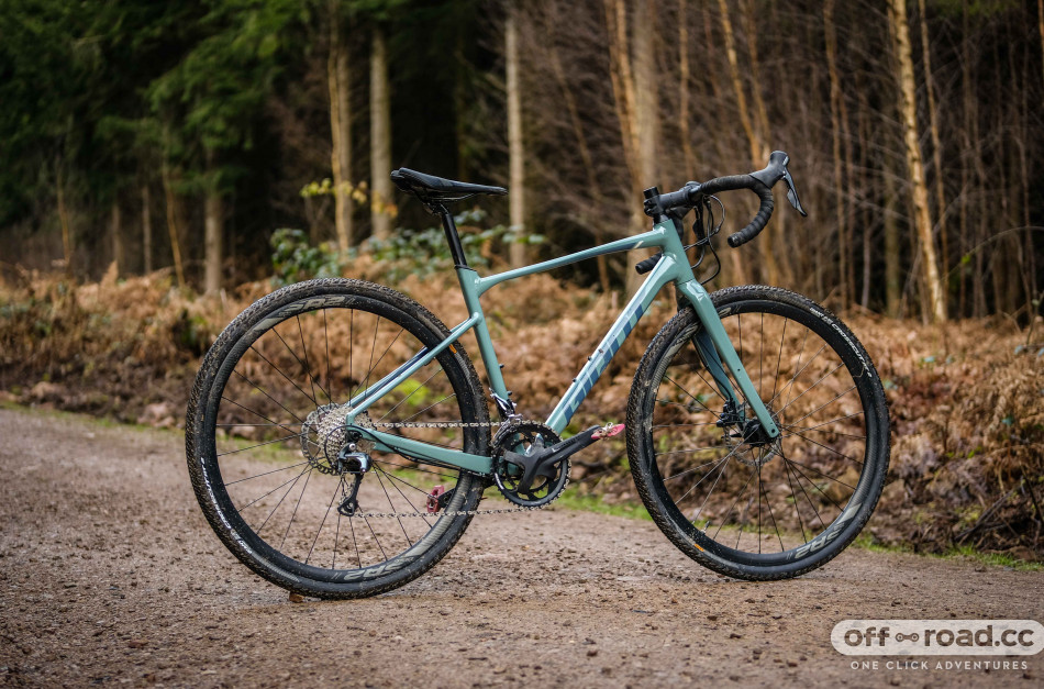 Gravel bike deals giant revolt